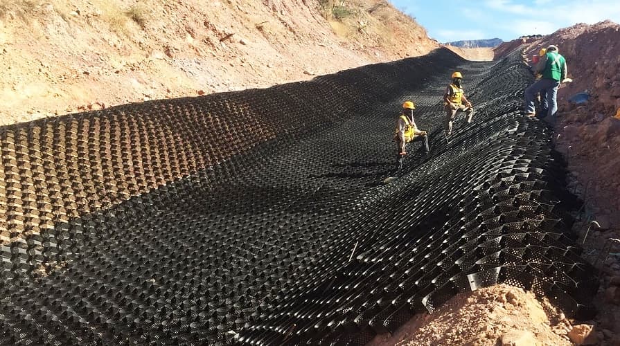 Geocellák erózióvédelmi megoldásként a vízcsatornában