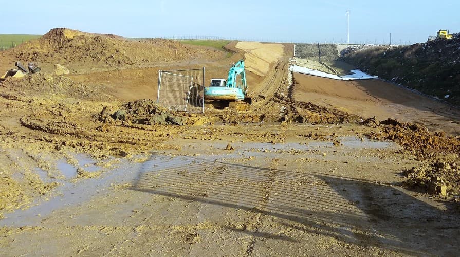 A geomatracok segítenek védeni a hulladéklerakók rézsűit