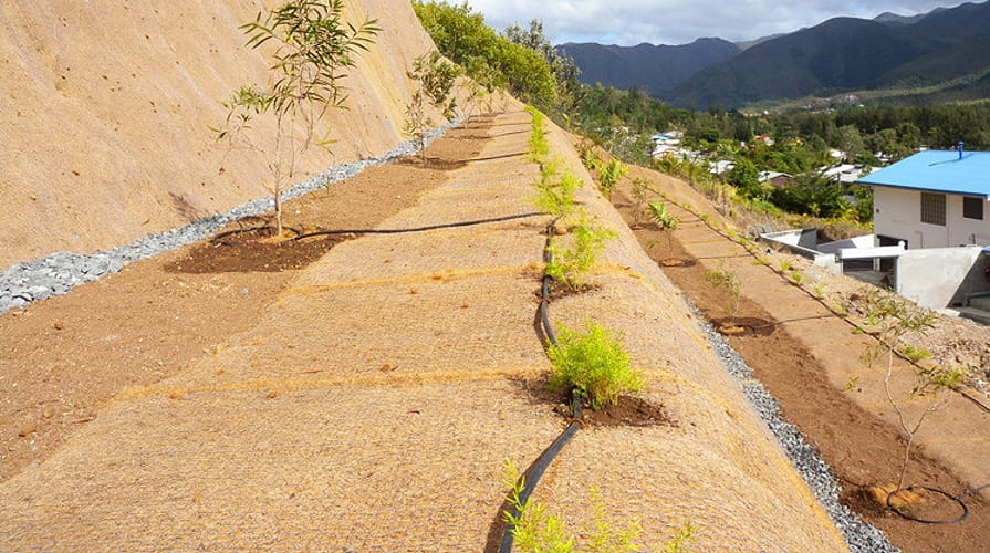 Kókuszszőnyeg és acélháló kombinációja